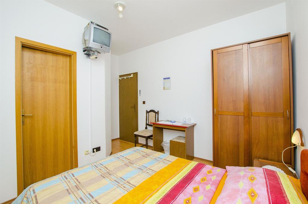 Apartments And Rooms Iva Трогір Екстер'єр фото