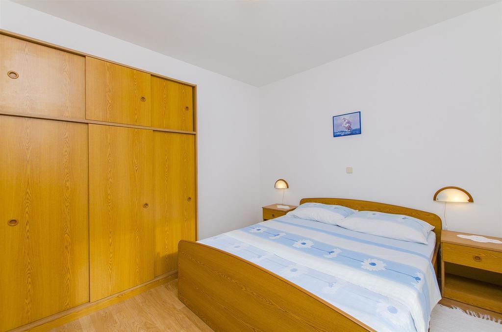 Apartments And Rooms Iva Трогір Екстер'єр фото