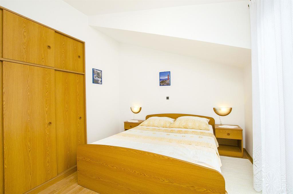 Apartments And Rooms Iva Трогір Екстер'єр фото