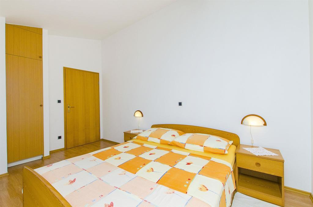 Apartments And Rooms Iva Трогір Екстер'єр фото