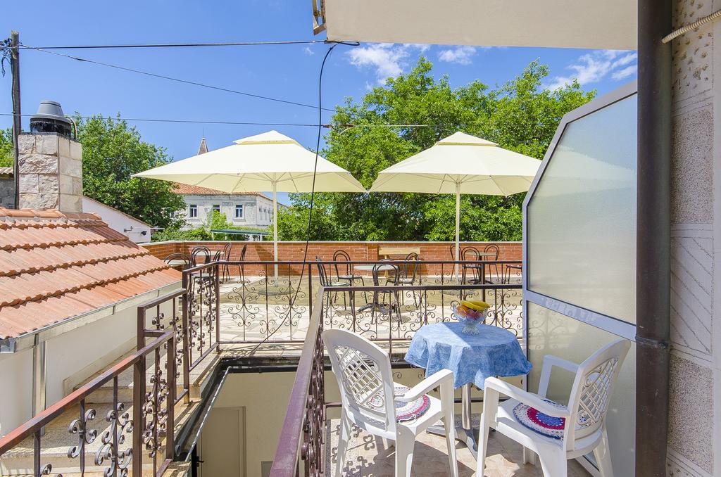 Apartments And Rooms Iva Трогір Екстер'єр фото