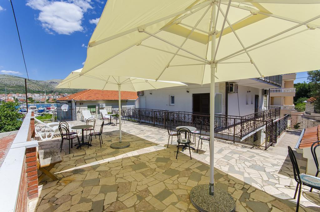 Apartments And Rooms Iva Трогір Екстер'єр фото