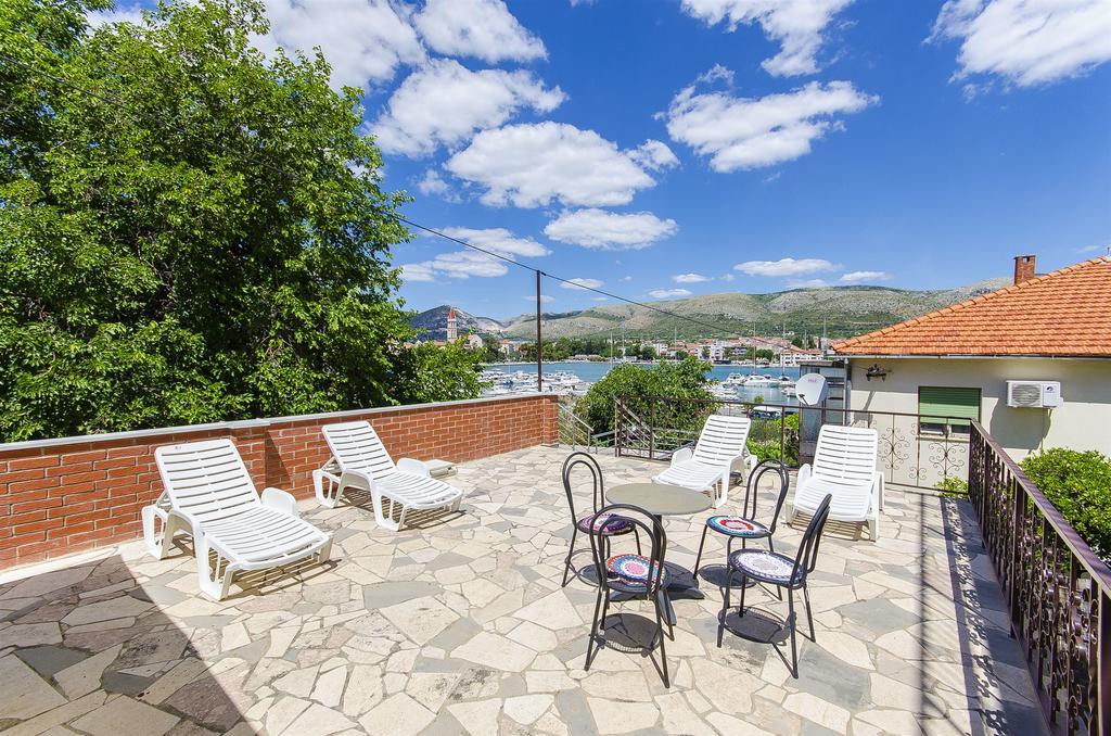 Apartments And Rooms Iva Трогір Екстер'єр фото