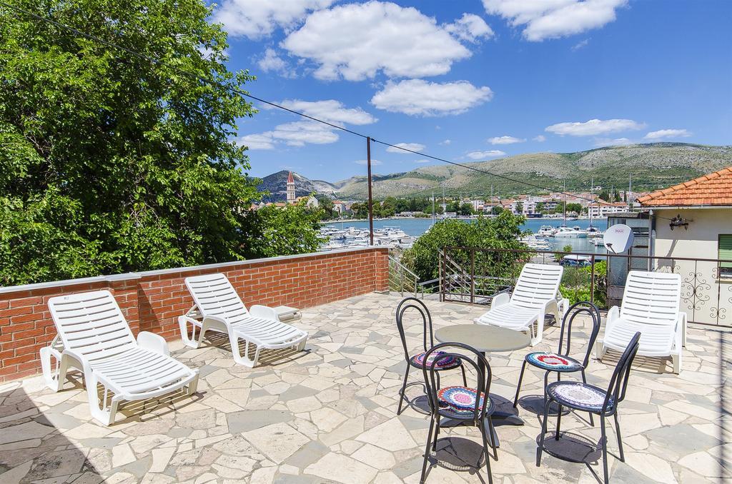 Apartments And Rooms Iva Трогір Екстер'єр фото