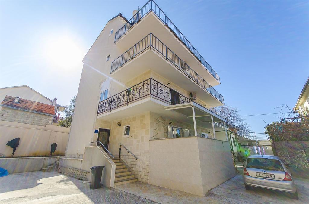 Apartments And Rooms Iva Трогір Екстер'єр фото