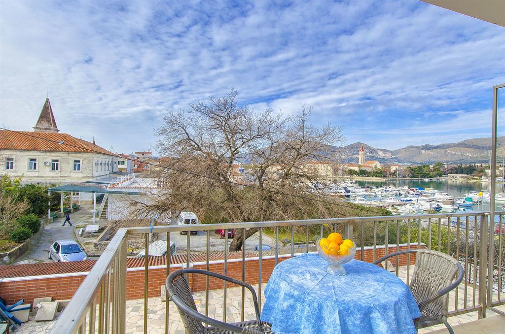 Apartments And Rooms Iva Трогір Екстер'єр фото