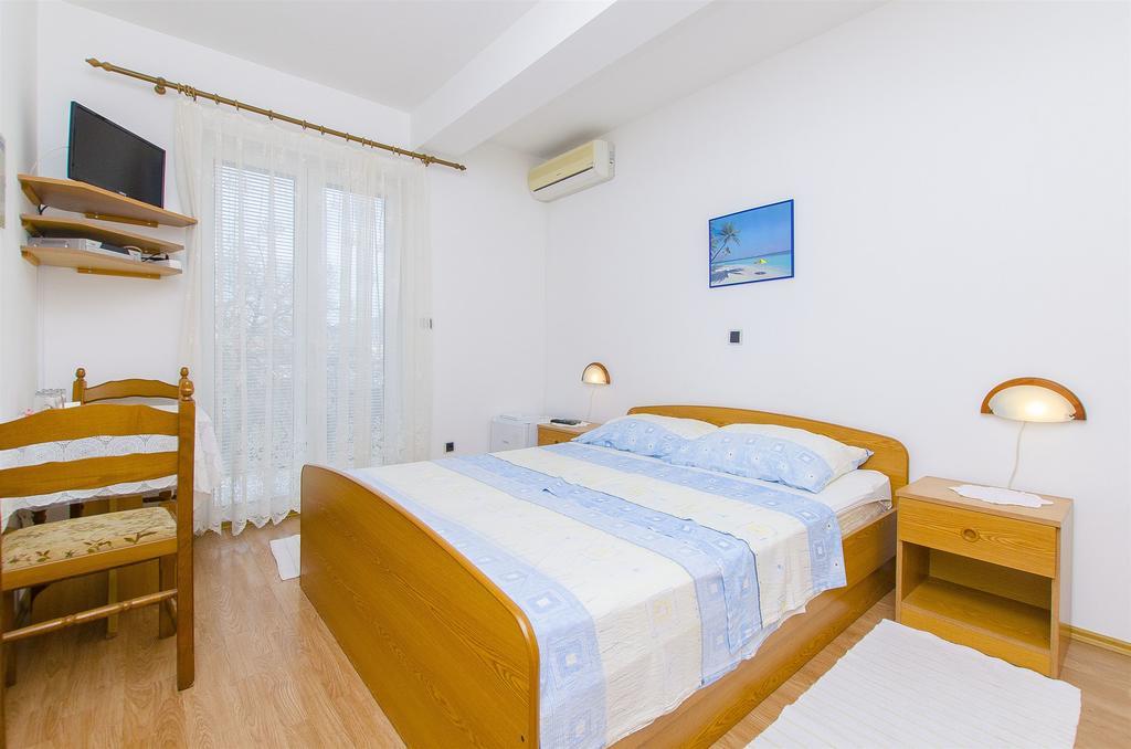 Apartments And Rooms Iva Трогір Екстер'єр фото