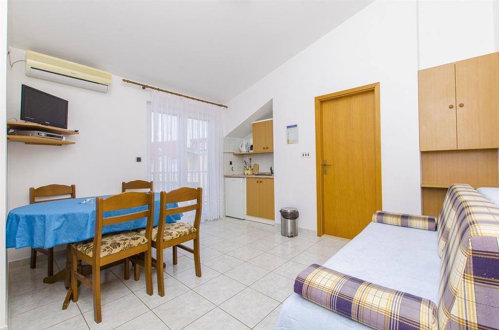 Apartments And Rooms Iva Трогір Екстер'єр фото