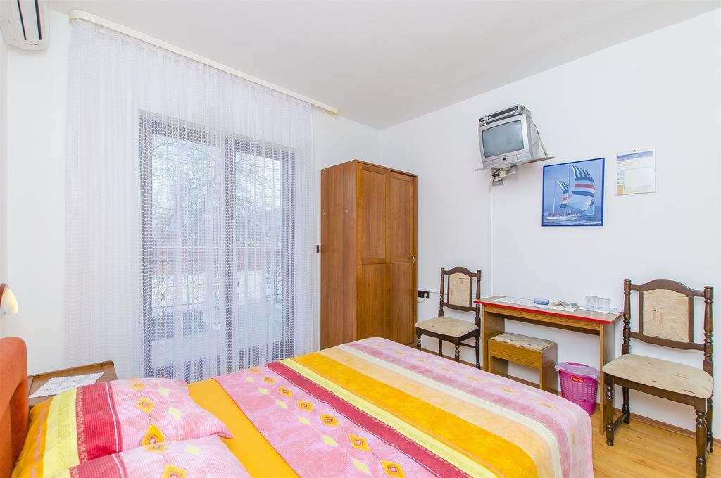 Apartments And Rooms Iva Трогір Екстер'єр фото