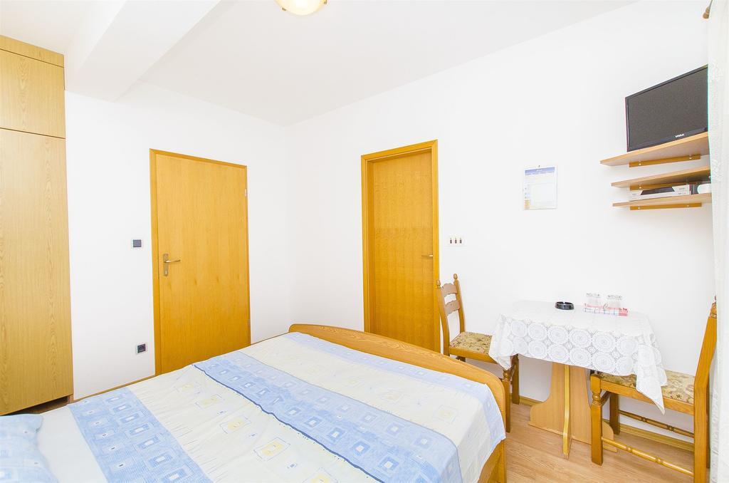 Apartments And Rooms Iva Трогір Екстер'єр фото