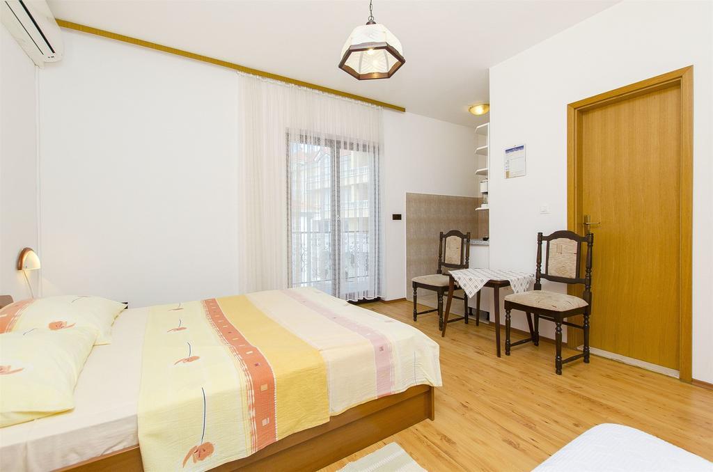 Apartments And Rooms Iva Трогір Екстер'єр фото