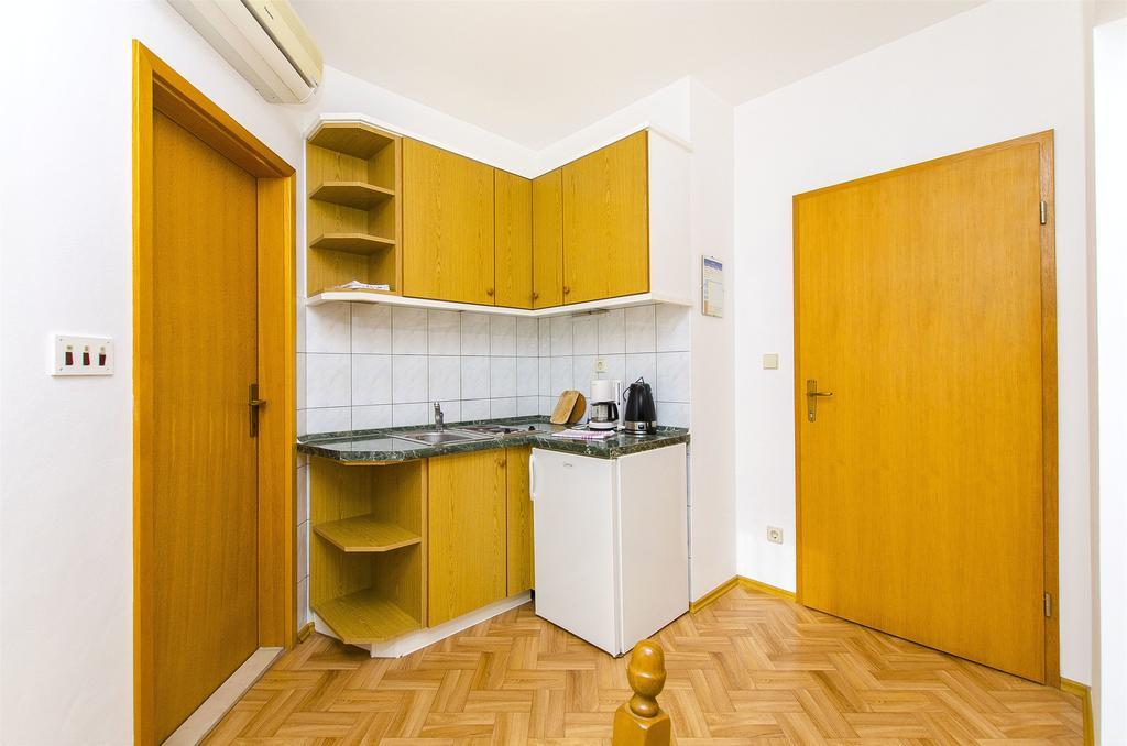 Apartments And Rooms Iva Трогір Екстер'єр фото