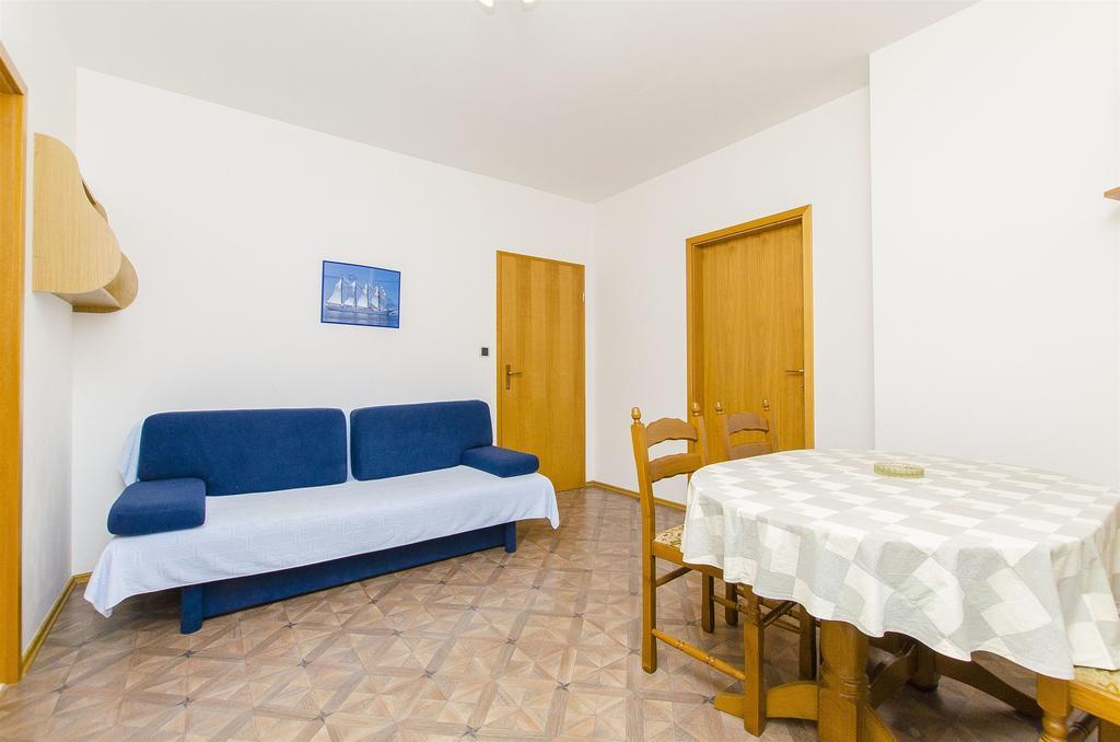 Apartments And Rooms Iva Трогір Екстер'єр фото