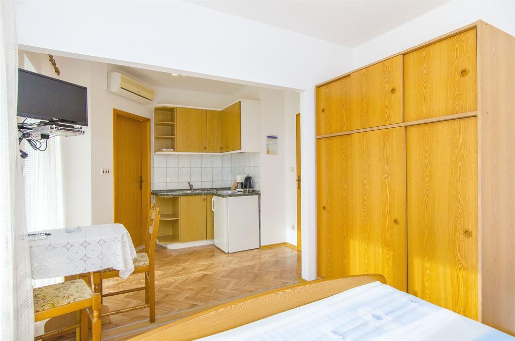 Apartments And Rooms Iva Трогір Екстер'єр фото