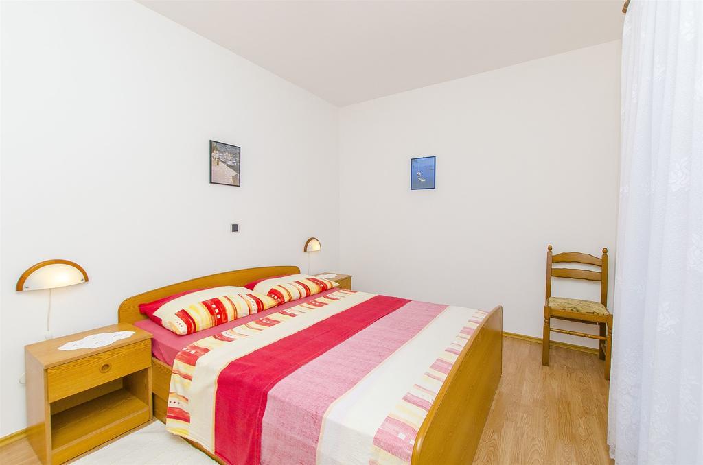 Apartments And Rooms Iva Трогір Екстер'єр фото