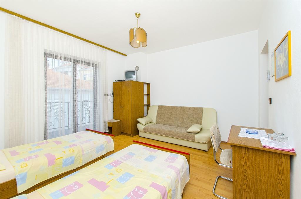 Apartments And Rooms Iva Трогір Екстер'єр фото