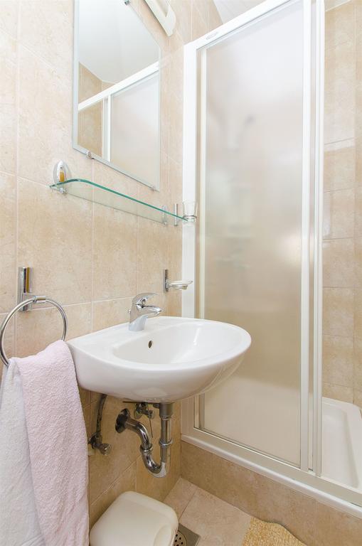 Apartments And Rooms Iva Трогір Екстер'єр фото