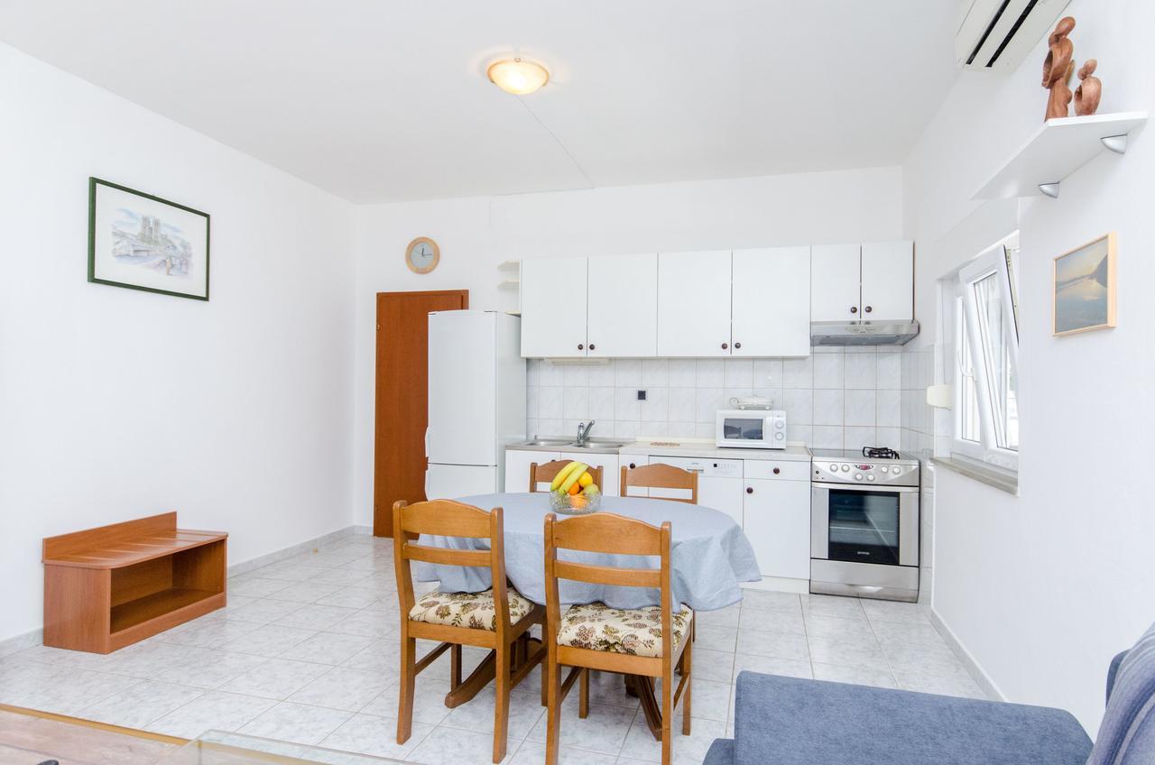 Apartments And Rooms Iva Трогір Екстер'єр фото
