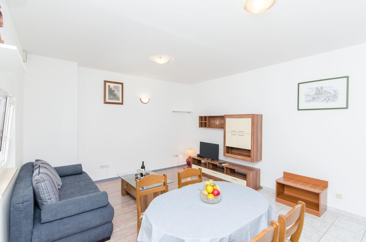 Apartments And Rooms Iva Трогір Екстер'єр фото